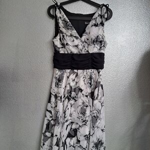 Connected Apparel Black & White Sleeveless Dress  Size 10